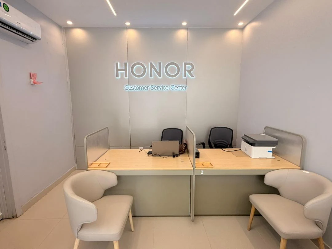 Inside the HONOR service center
