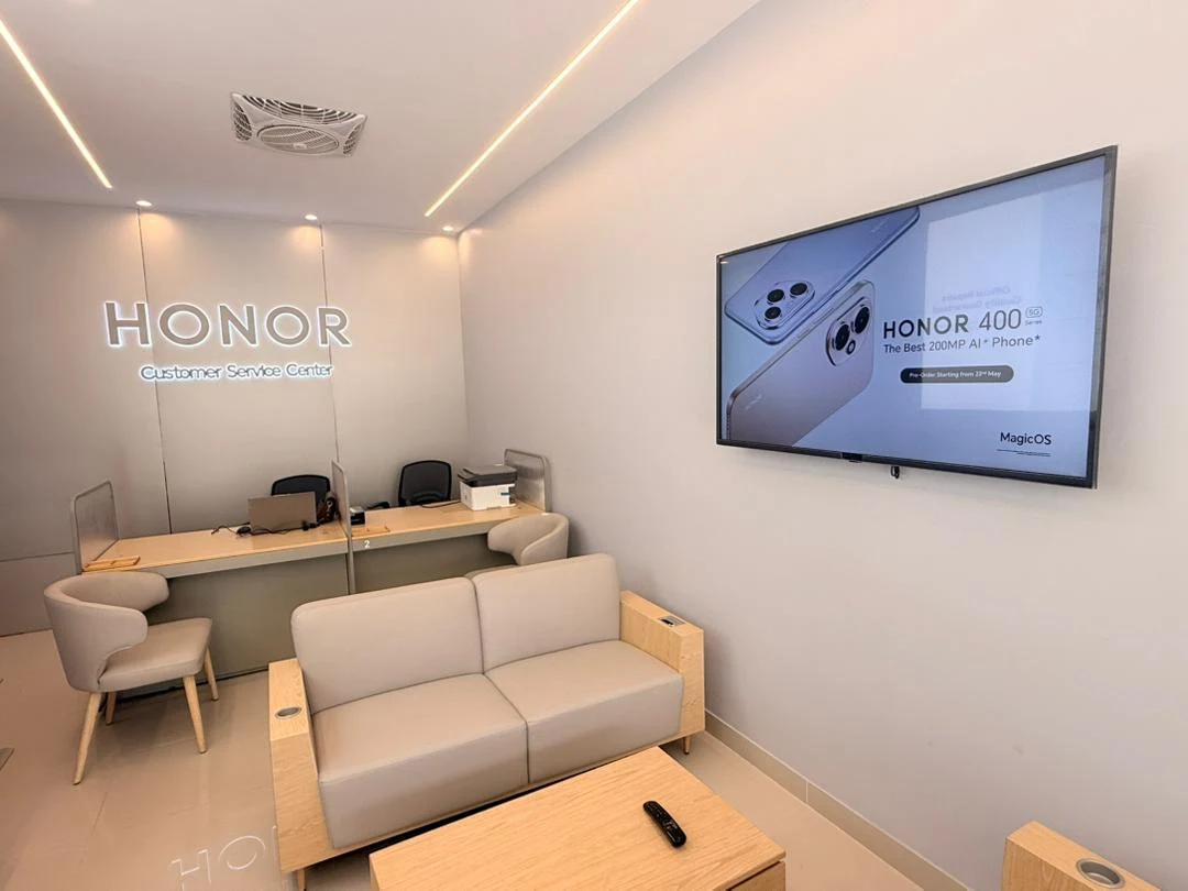 Inside the HONOR service center