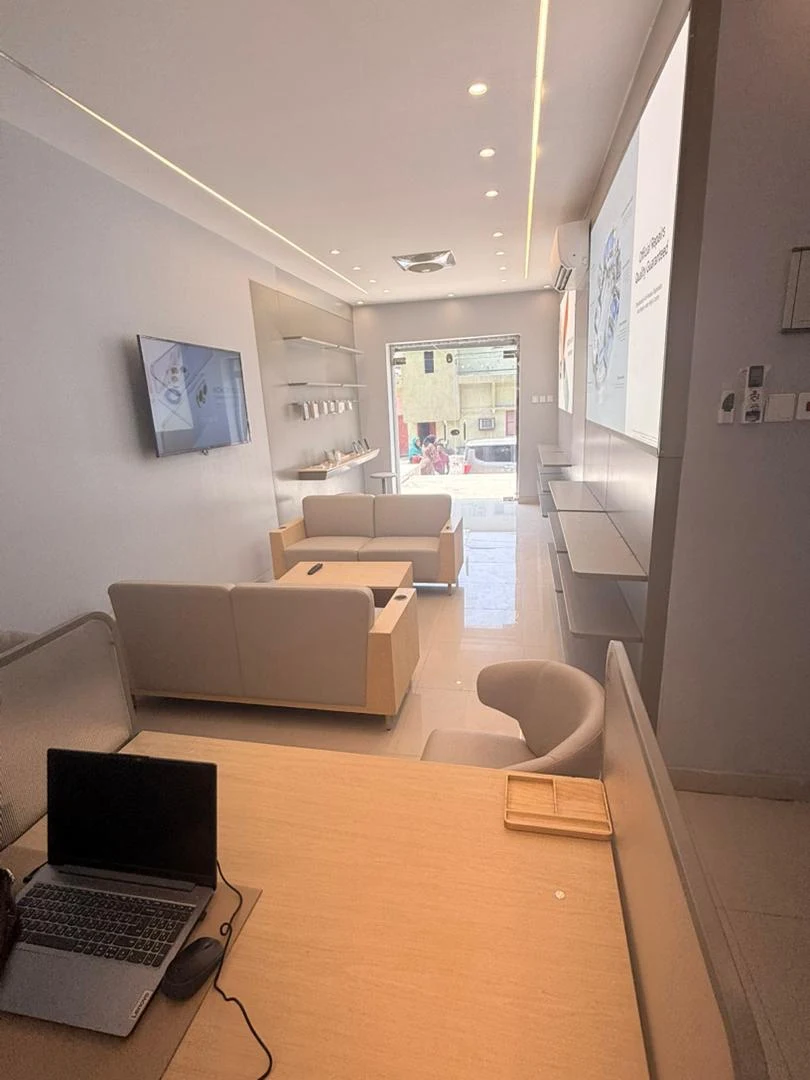Inside the HONOR service center